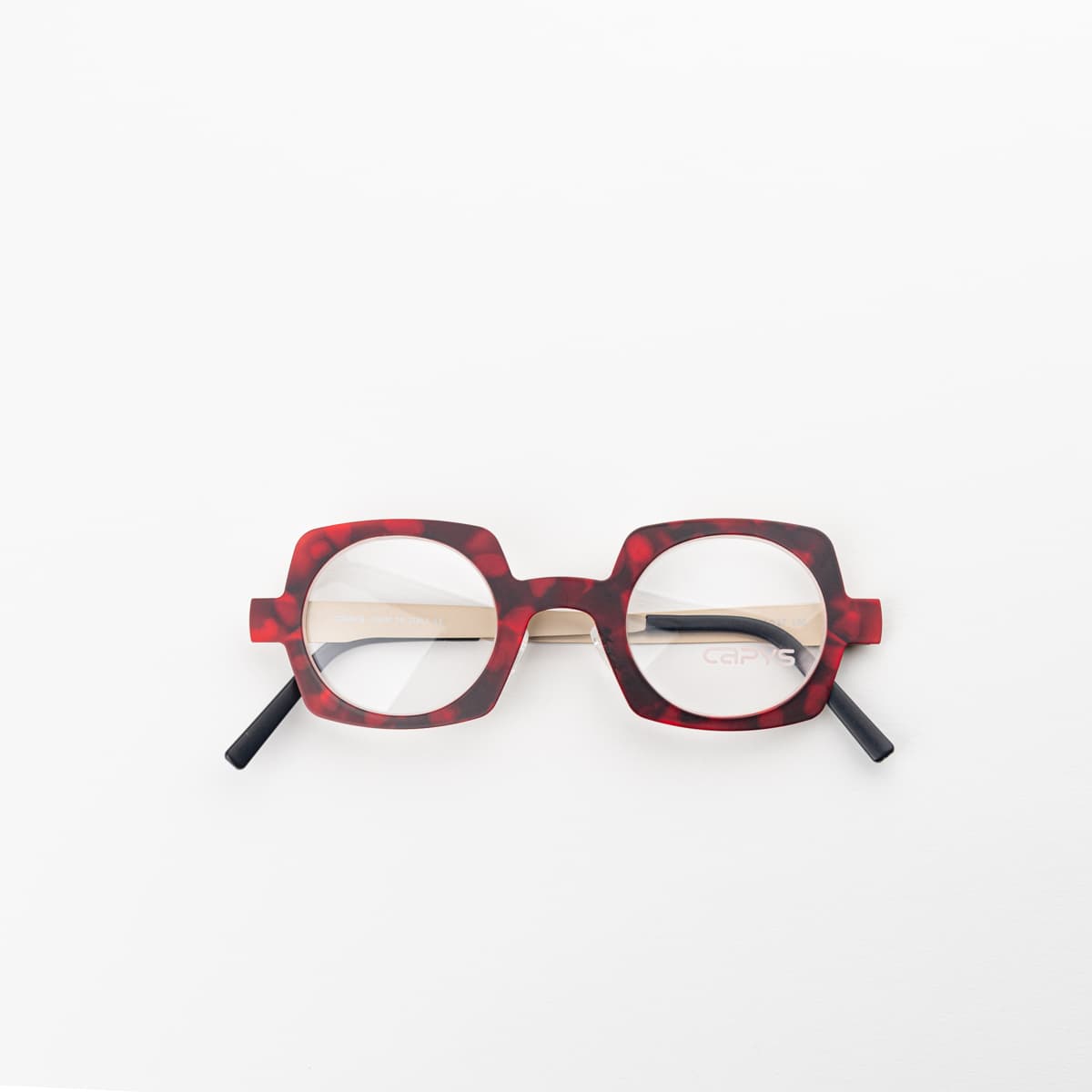 Stenia, occhiali Capys Eyewear artigianali Made in Italy