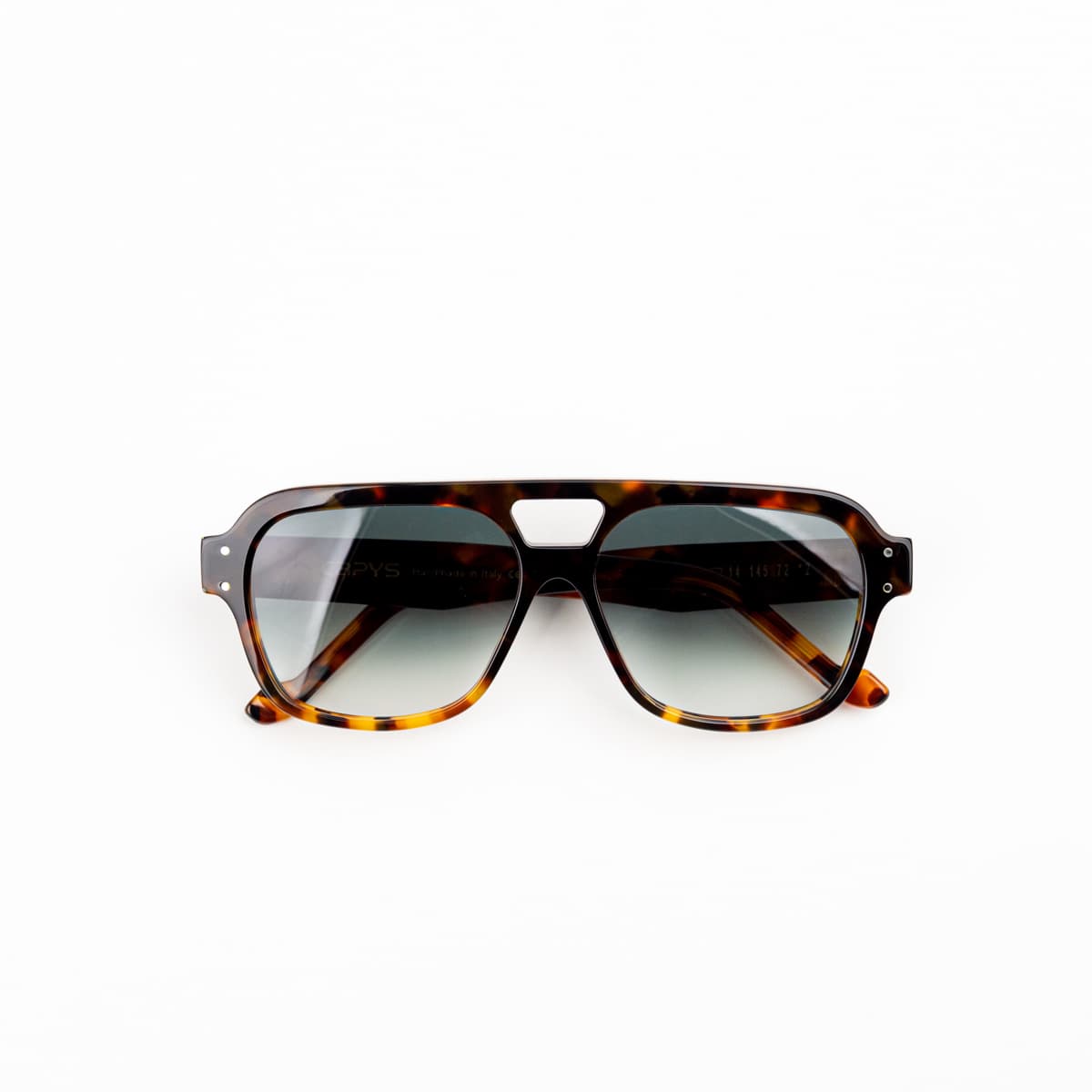 Adriano, occhiali Capys Eyewear artigianali Made in Italy
